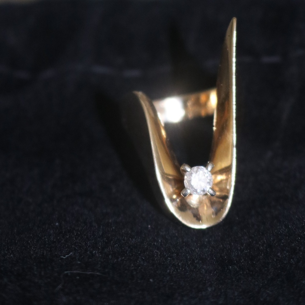 BEAUTIFUL 14K GOLD DIAMOND VINTAGE RING